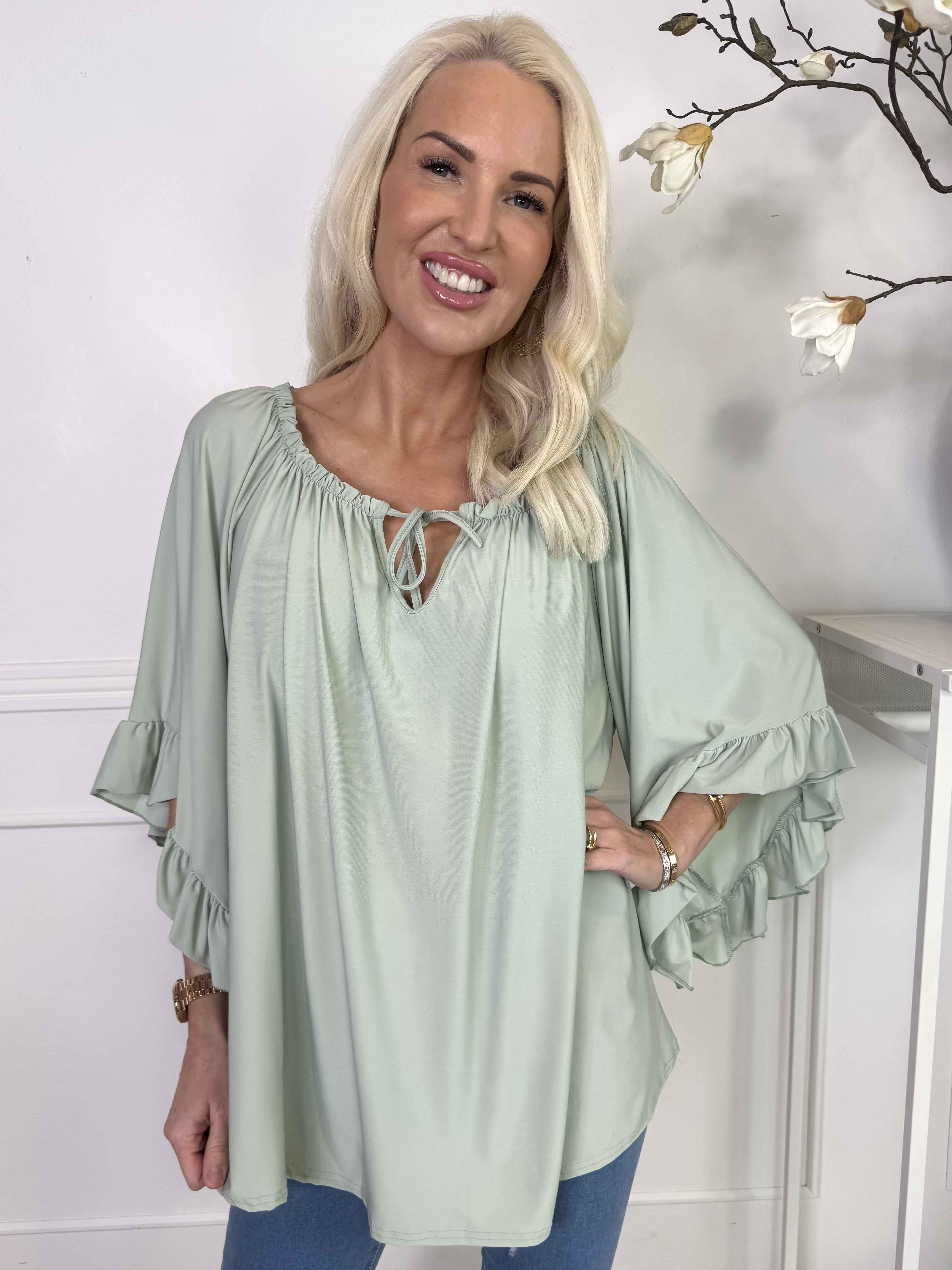 Anneli - Söt elastisk tunika med volangärmar